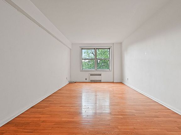 4th image of 28-02 Parsons Blvd #2E
