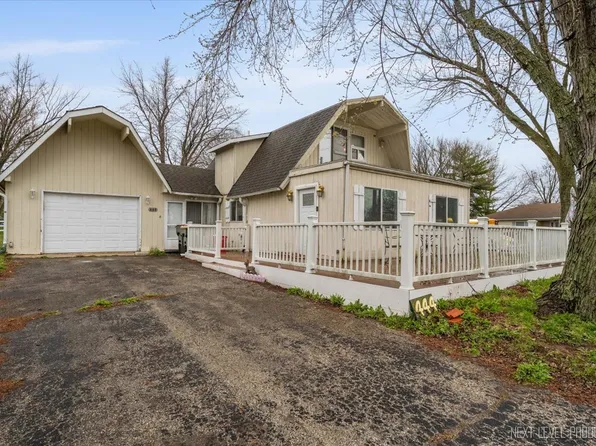 444 Holiday Dr, Somonauk, IL 60552