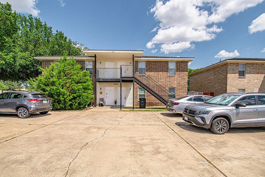 2 bed, 1.0 bath, 795 sqft, $625 — Photo 1