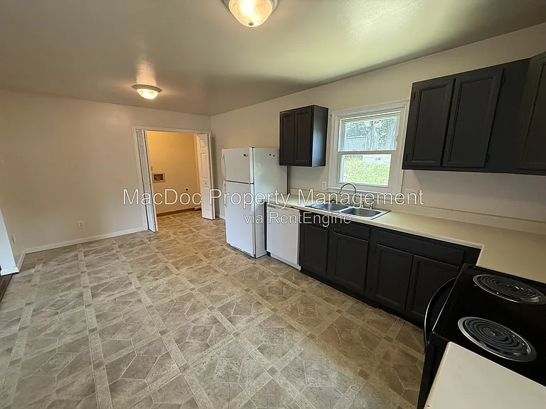 11001 Westminster Ct — Photo 5