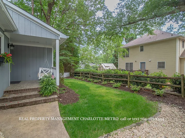 1059 Woodlake Ln — Photo 7