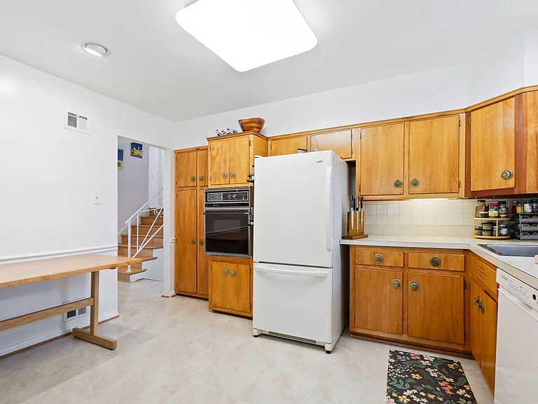 8504 Sundale Dr — Photo 4