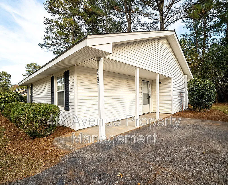 2 bed, 1.0 bath, $1,400 — Photo 2