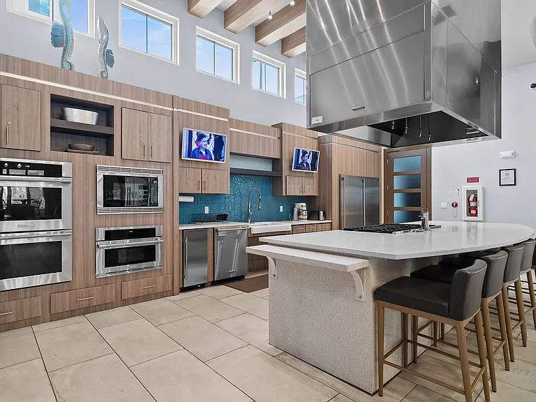 Centre Pointe Apartments — Photo 26