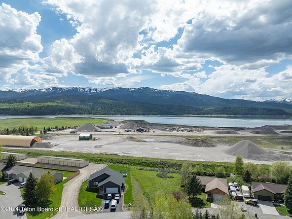 4th image of 512 Snake River Dr