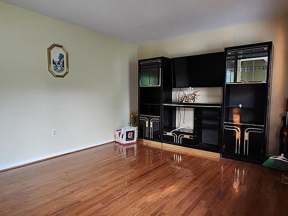 2nd image of 5644 Roundtree Dr