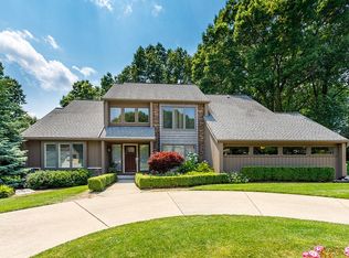 3866 Saint James Ct, Shelby Township, MI 48316