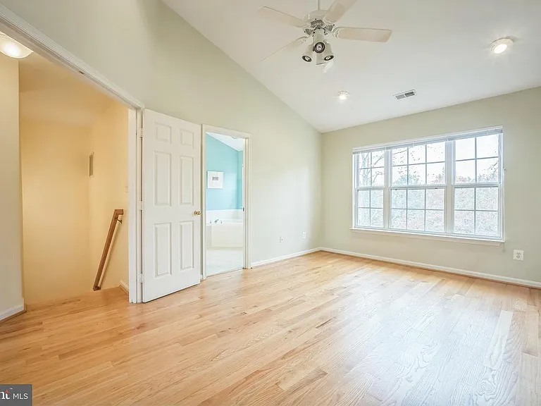 11551 Laurel Lake Sq — Photo 21