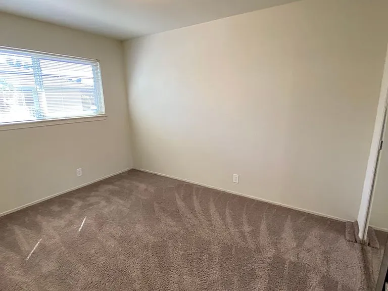 3210 Myles Ct — Photo 10