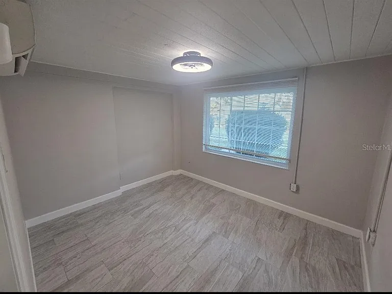 712 S Clyde Ave — Photo 3
