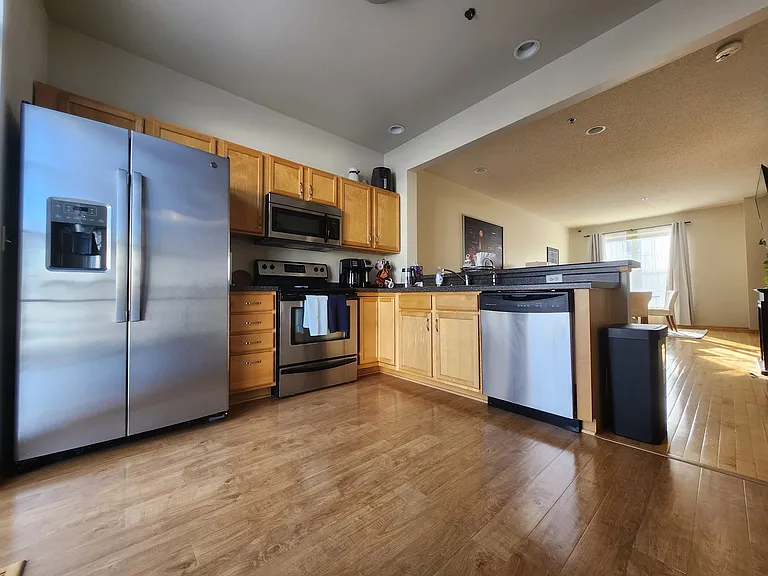 716 Bryant Ave N — Photo 8