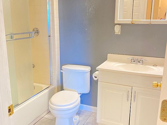 3rd image of 484 Marylinn Dr