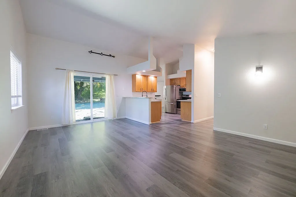 3 bed, 1665 sqft, $3,000 — Photo 4