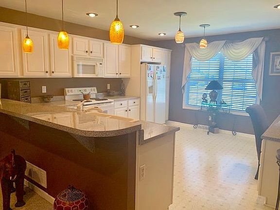 4th image of 1067 Heathcliff Dr