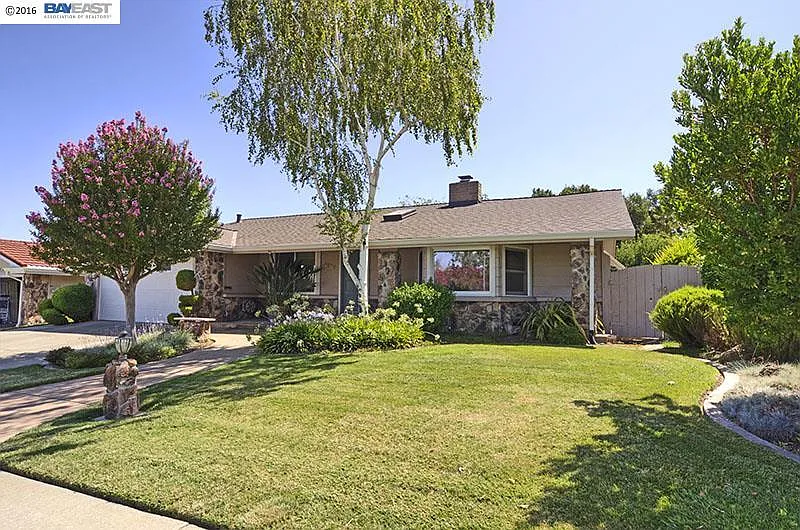 2030 Westbrook Ln photo 1