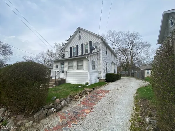 2655 Maplewood St, Cuyahoga Falls, OH 44221