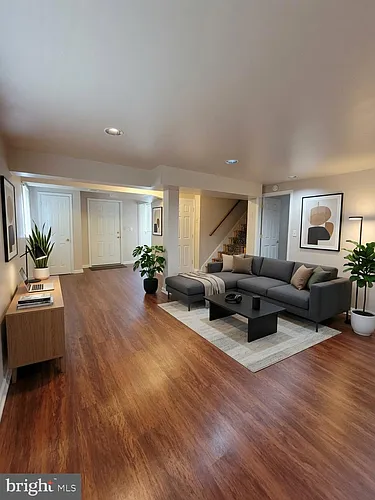 203 Linden Ave #B Photo 1 203 Linden Ave #B Photo 1