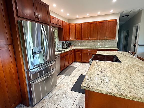 5th image of 275 Olani Pl