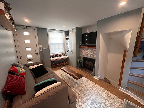 3rd image of 804R S 6th St #D