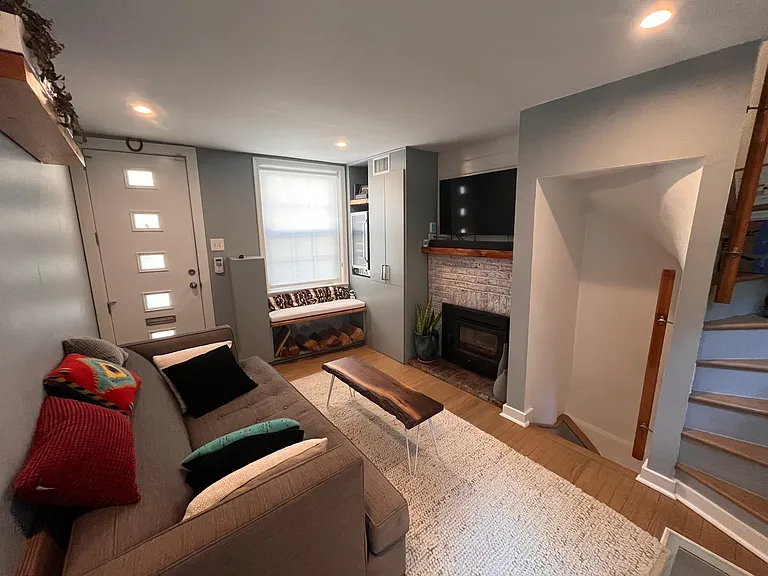 804R S 6th St #D — Photo 3