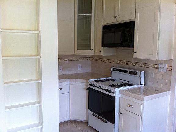 2nd image of 4670 Marlborough Dr