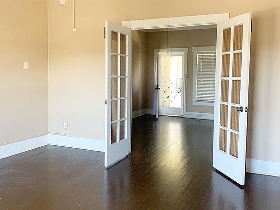 3rd image of 4125 S Figueroa St APT 302