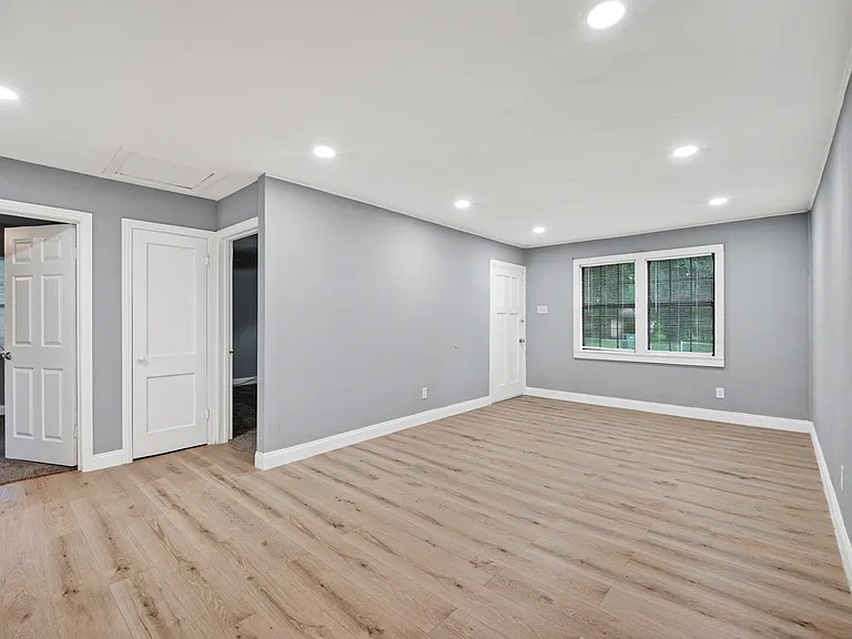 502 Azalea Dr — Photo 5