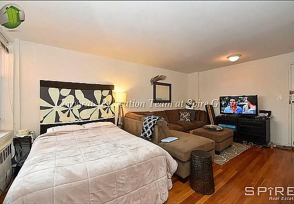 2nd image of 30-60 Crescent St #3F