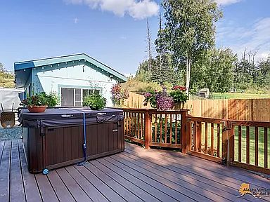 The hot tub is a 7 seat tub with a maintenance contract. All you would need to do for use of this tub is take a free class at the hot tub store 5 minutes from the house.