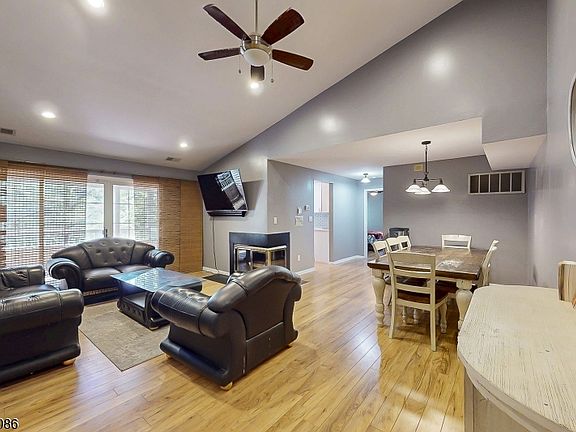 2nd image of 120 Acadia Court