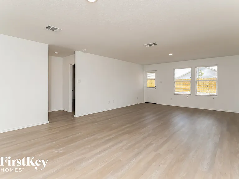 10643 Erinita Way — Photo 3