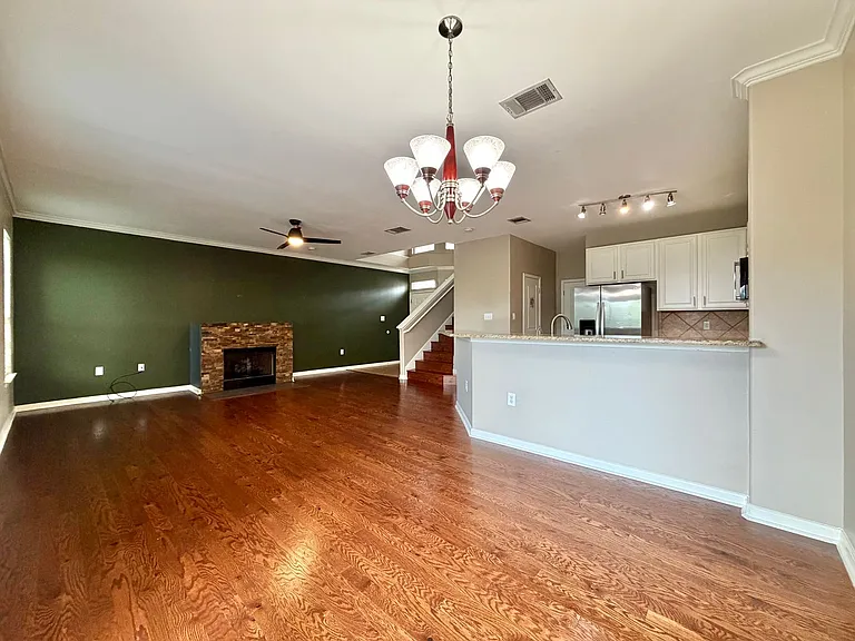 3300 Forest Creek Dr — Photo 9
