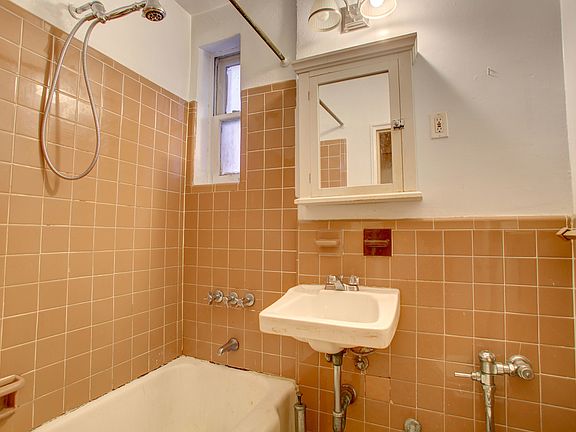 5th image of 44 W 72nd St #4F