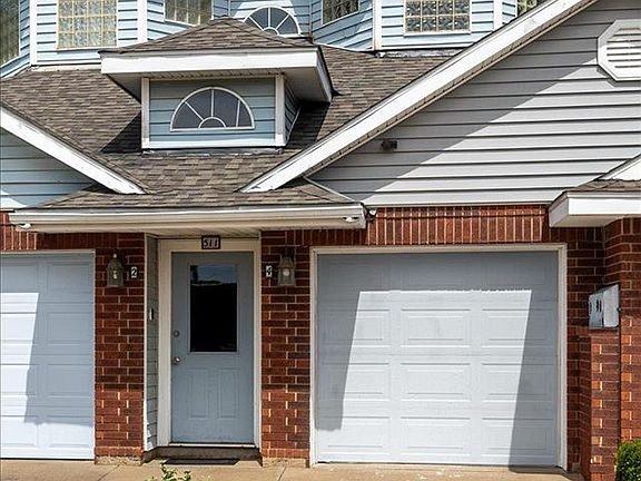 2nd image of 511 NW Fairway Villa Pl APT 4
