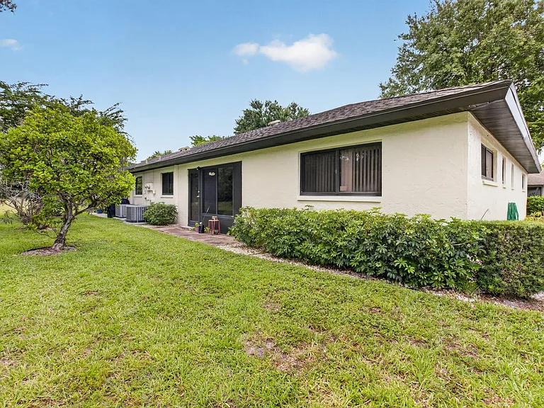 4944 Equestrian Cir #A — Photo 37