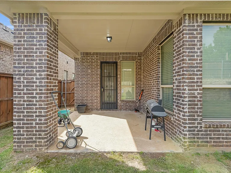 3421 Poinsettia Way — Photo 28