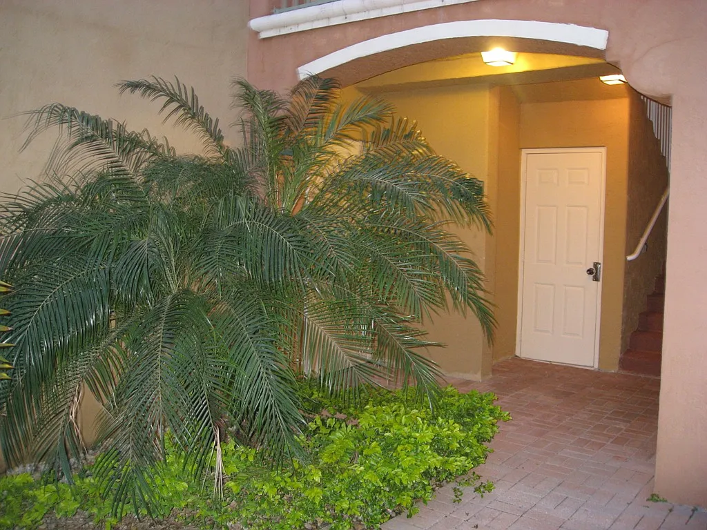 Building Photo - 6630 NW 114th Ave #1503