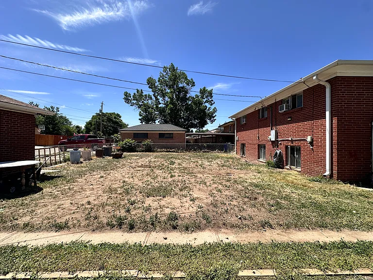 2240 Nome St — Photo 30