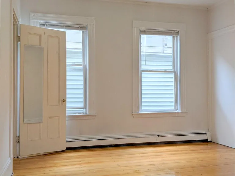 392 Washington St — Photo 8