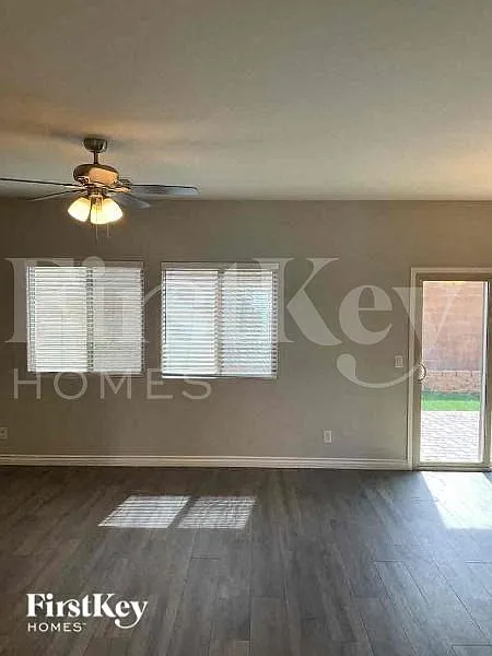 3 bed, 2.5 bath, 1540 sqft, $1,720 — Photo 2