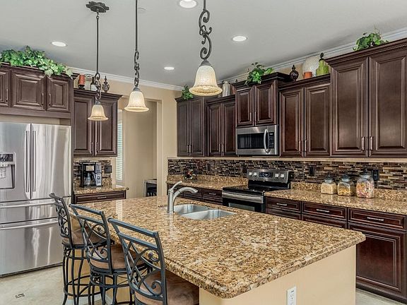 4th image of 18182 W Mackenzie Dr