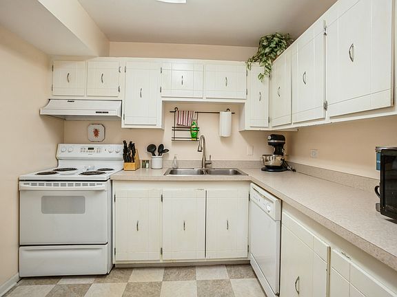 3rd image of 700 Perrie Dr APT 310