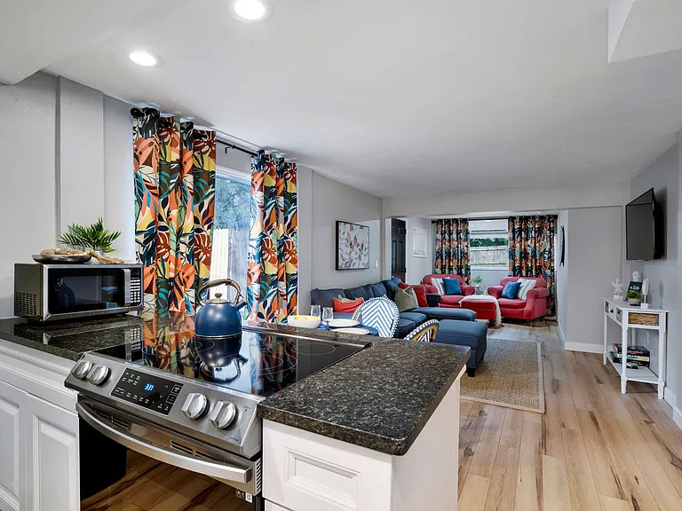 4705 Hollingsworth Ave — Photo 6