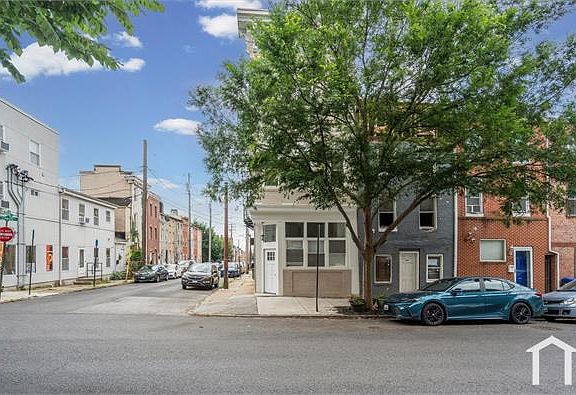3rd image of 1723 E Lombard St