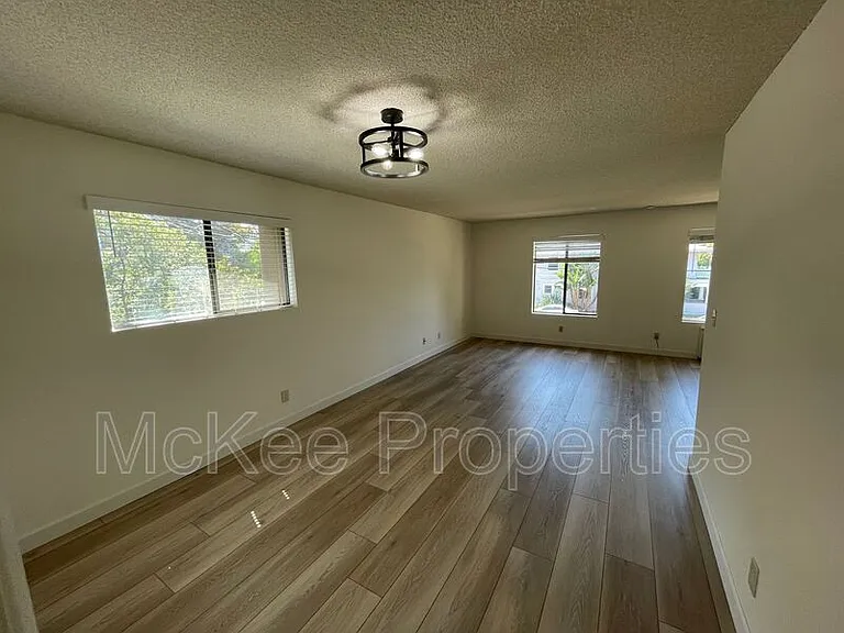 230 W Walnut Ave #D — Photo 5