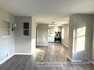 3 bed, 1.5 bath, 2060 sqft, $2,300 — Photo 3