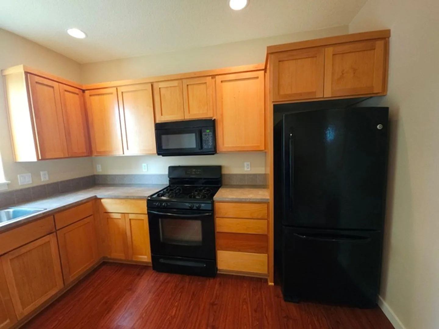3Bd/2.5 Two Story Home - Available to View! — Photo 2