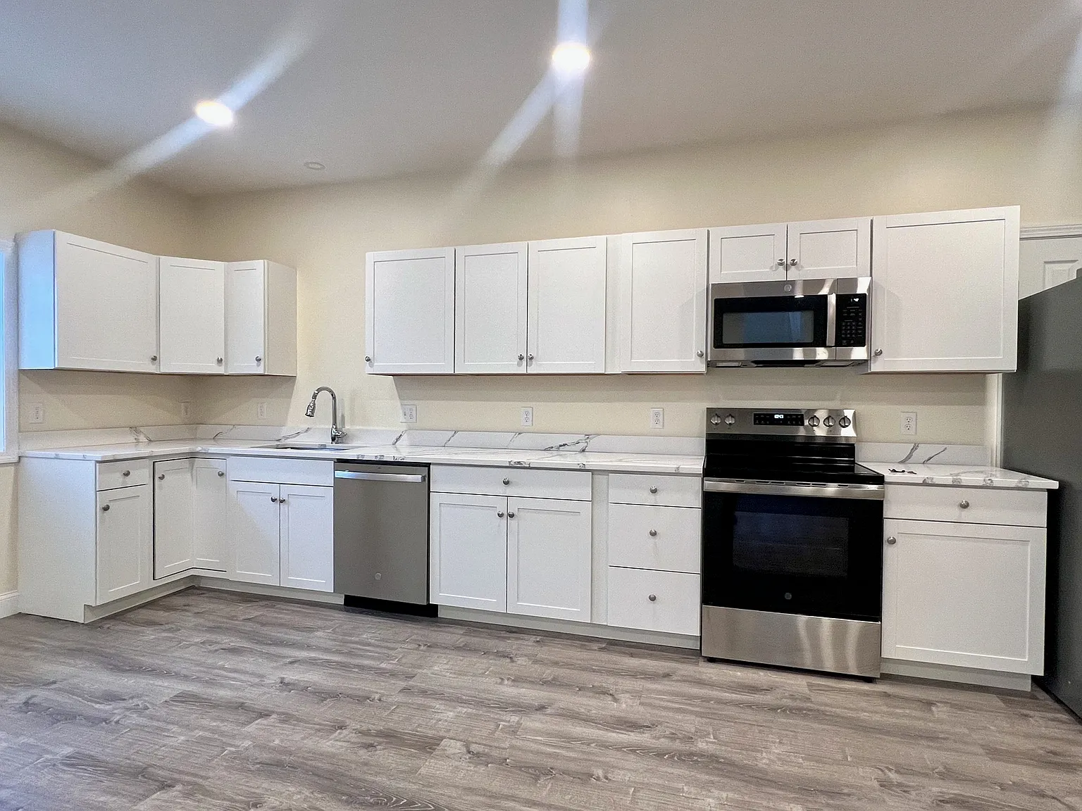1 bed, 1.0 bath, 1020 sqft, $2,200 — Photo 3