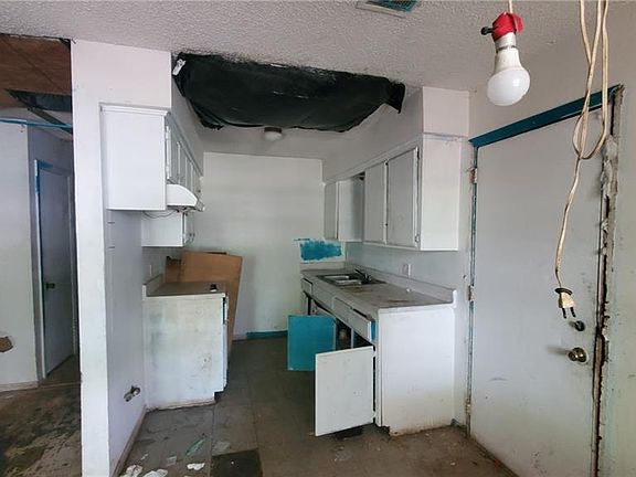 5th image of 1208 E Hickman St