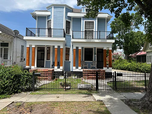 2320 Marengo St Photo 1